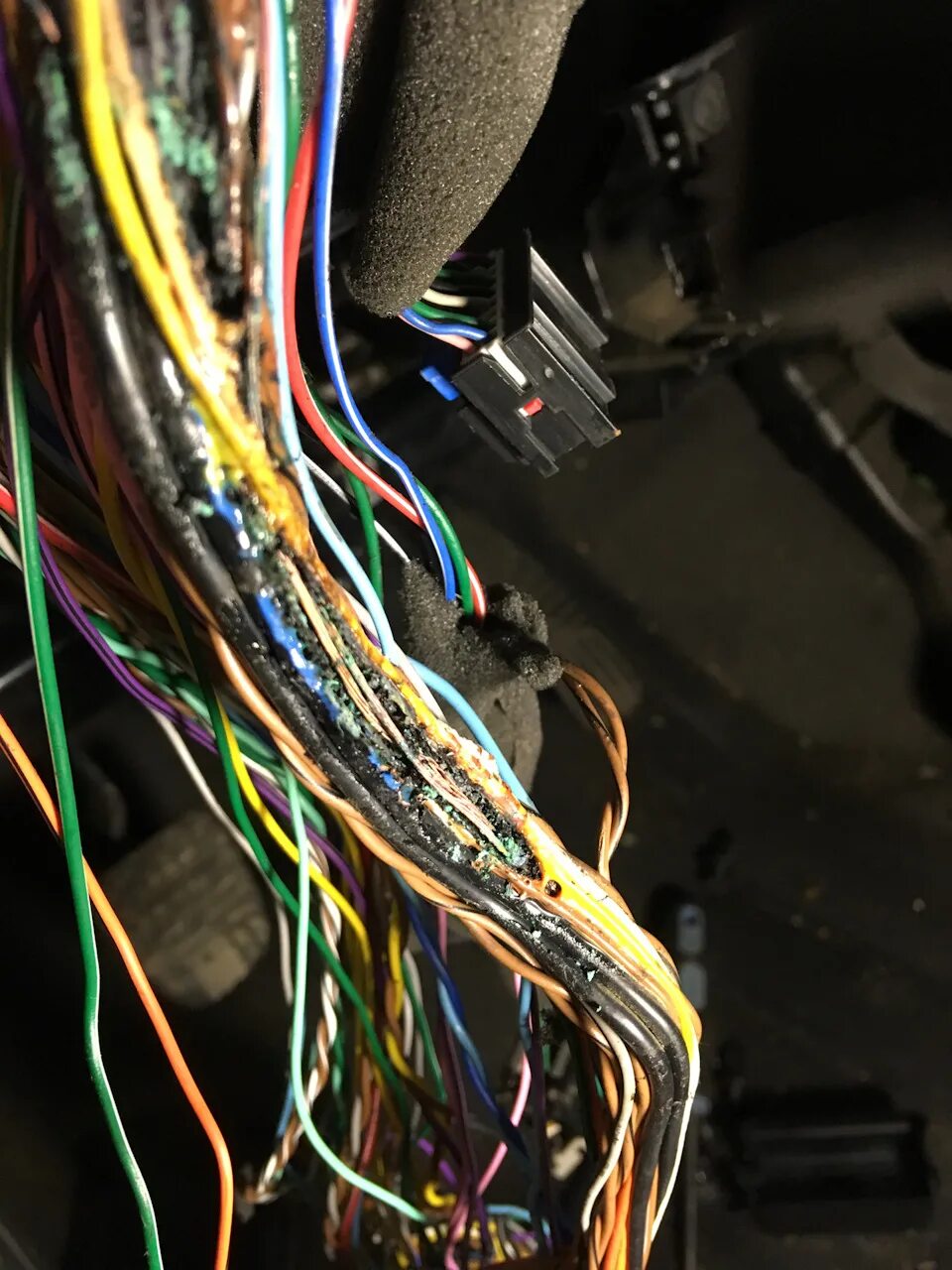 Проводка соленоида форд фокус 3. Пежо 206 провода. Проблемы с проводкой. Проводка с 0 на авто. Фото с проводкой.