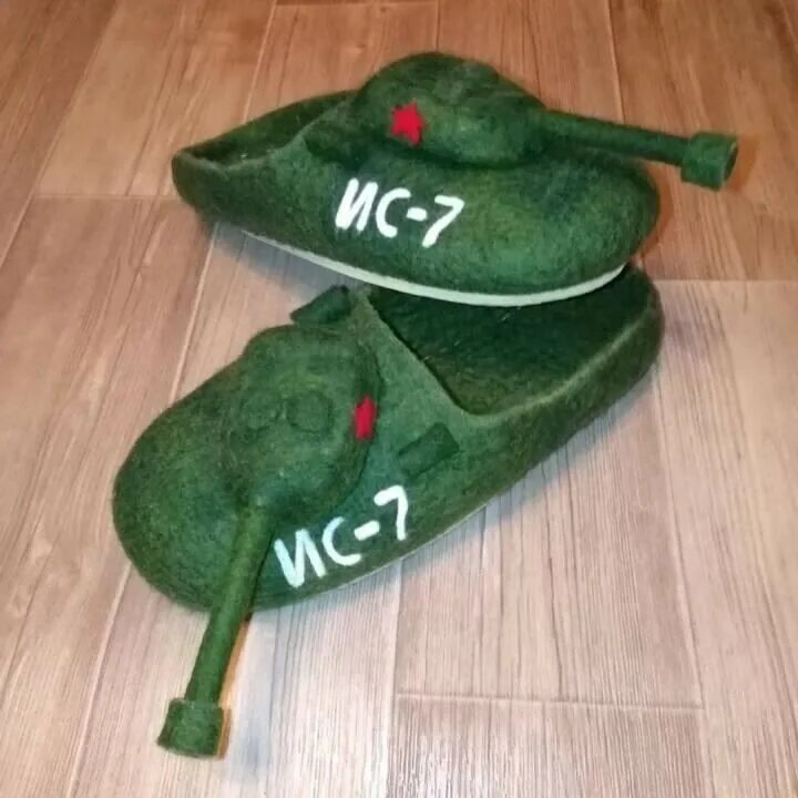 Тапочки на 23 февраля. Татапки мужские 23 февраля. Мужские тапочки на 23 февраля. Тапочки на 23 февраля мужчинам. Тапки в баню к 23 февраля.