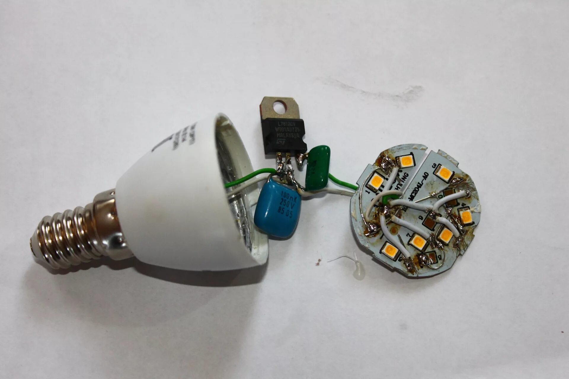 Взгляд изнутри: 13 LED-ламп и бутылка рома. Часть 3 / Habr