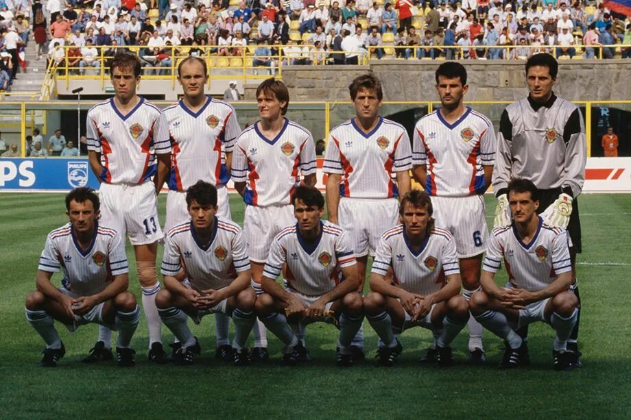 Нападающий югославии. Сборная югославии 1990. yugoslavia team 1990 года. футбол чм 1990 сборная югославии. югославия на чм 1990.