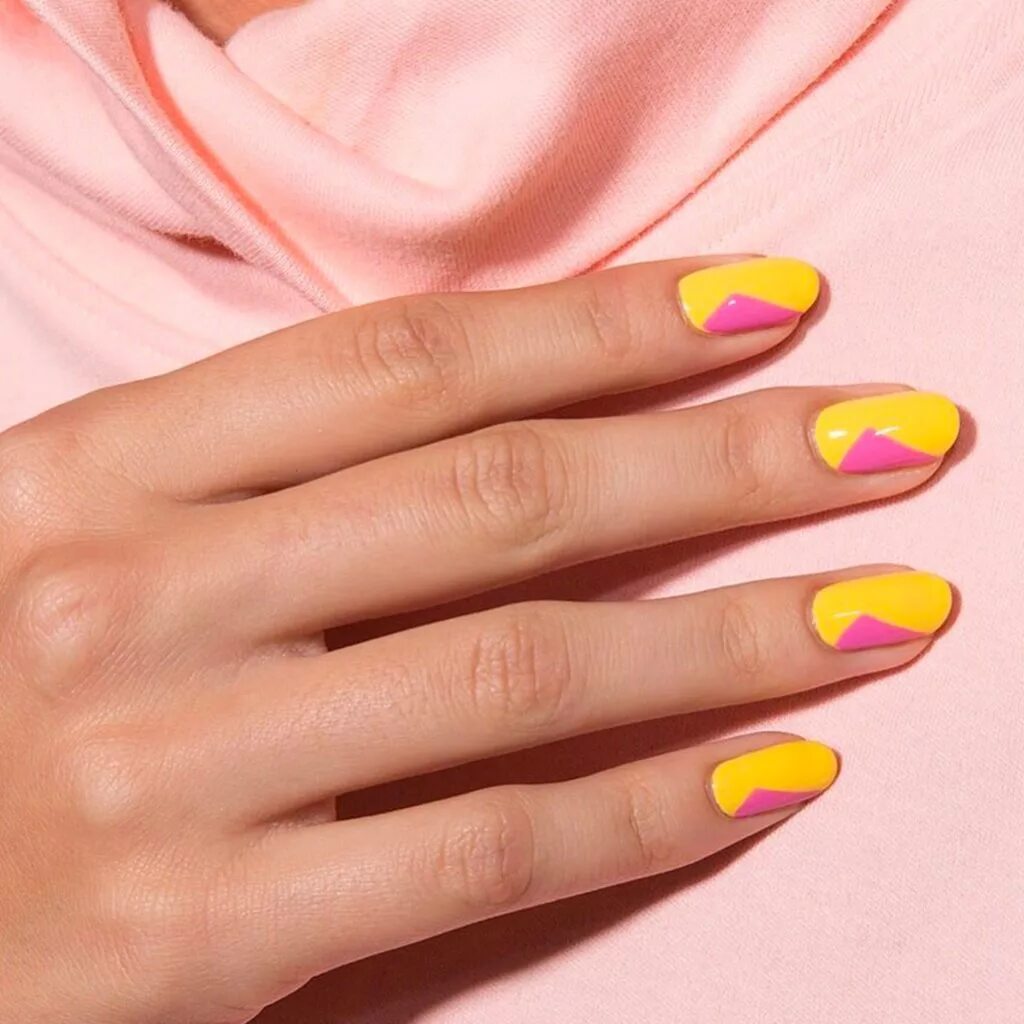 Желто розовый дизайн. Маникюр жёлтый с розовым. Желтый маникюр. Желто розовые ногти. Ногти яркие летние.