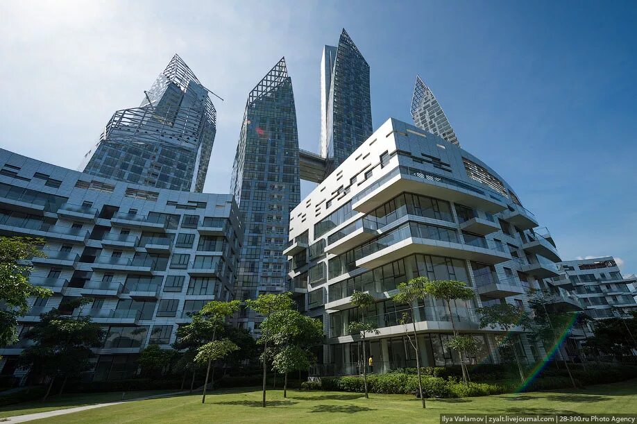 Высотные здания в Сингапуре. Жилая высотка в Сингапуре. Сингапур высотки жилой комплекс. Жилой комплекс reflections в Сингапуре.