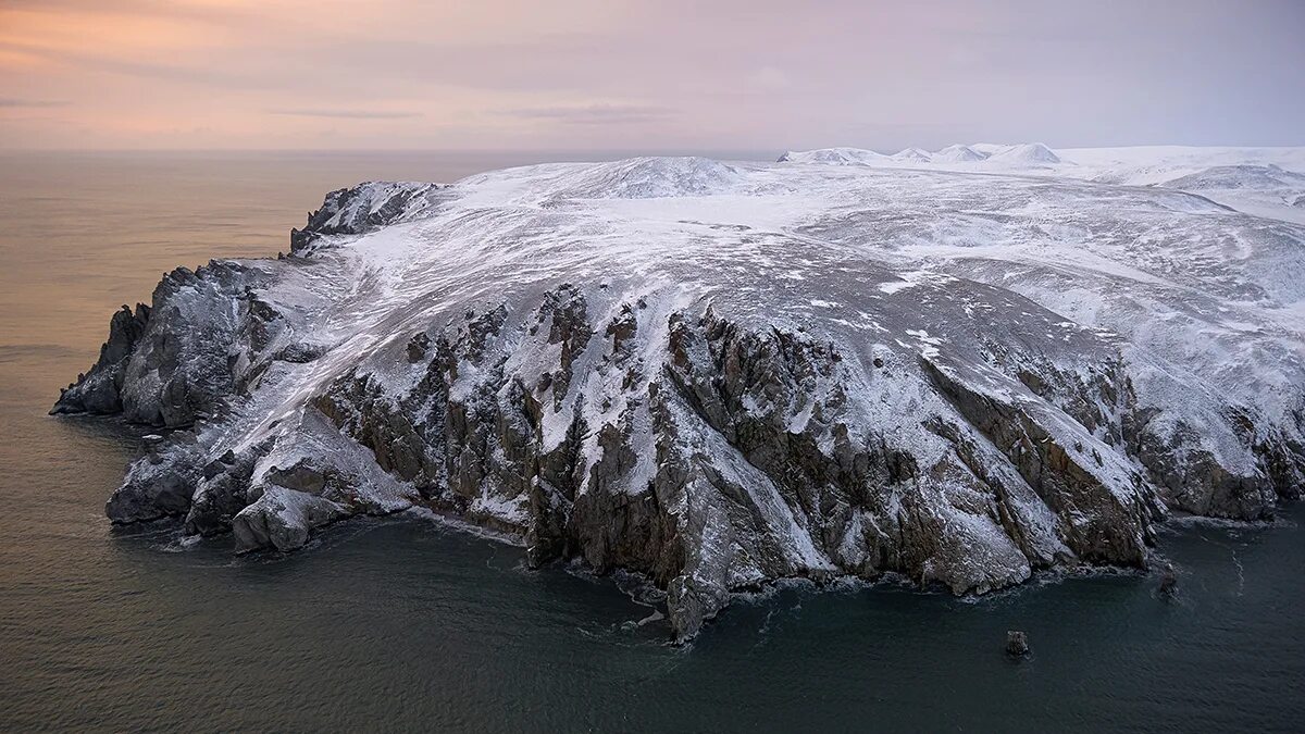 Природный комплекс заповедника остров врангеля. Остров врангеля на карте мира. Чукотка мыс дежнева. Остров врангеля координаты. Остров врангеля физическая карта.