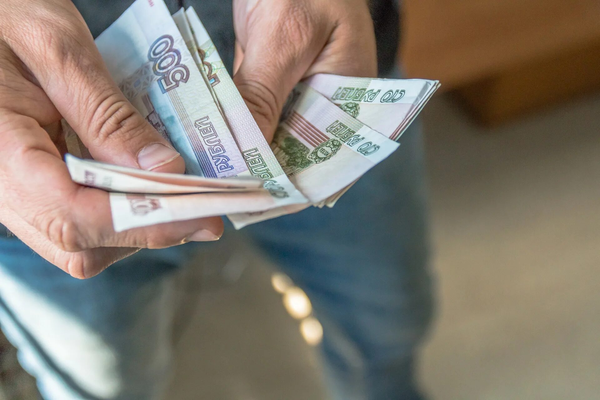 Прожиточный минимум по безработице. Выплаты по безработице. пособия безработным. безработица пособие. деньги безработным.