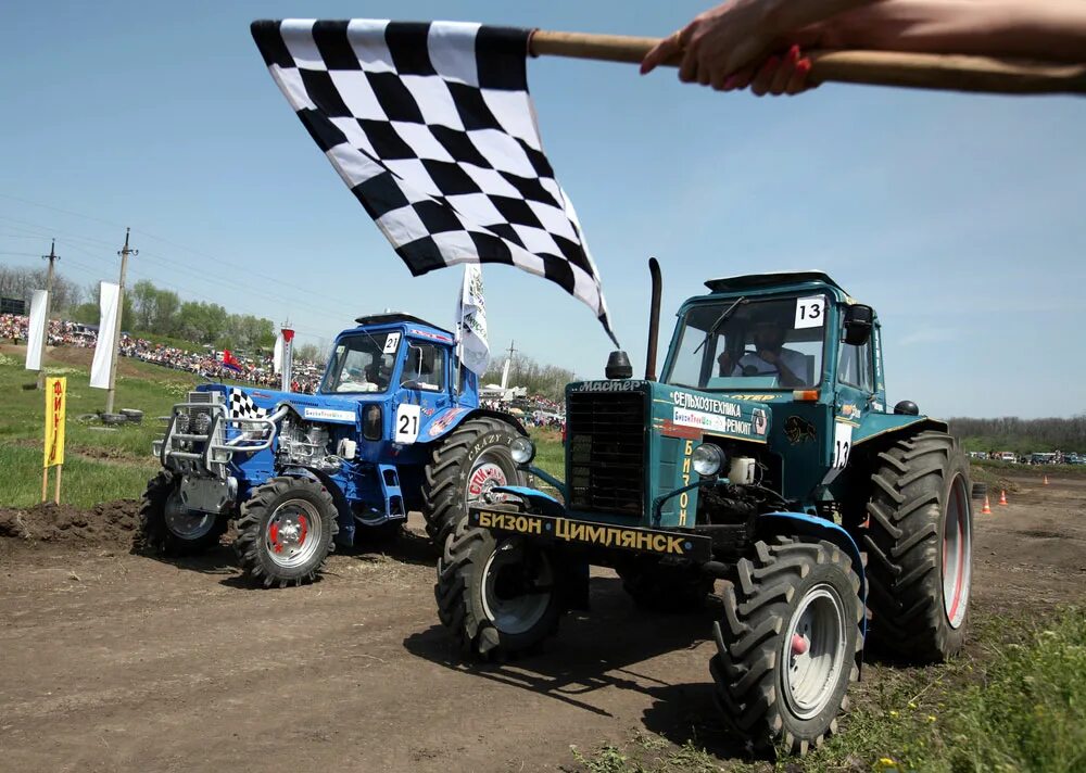 Мтз 82 бизон. Снегоболотоход беркут-8. Гонки на тракторах бизон 2022. Гонки на тракторах бизон трек шоу. Бизон трек шоу ростов на дону.