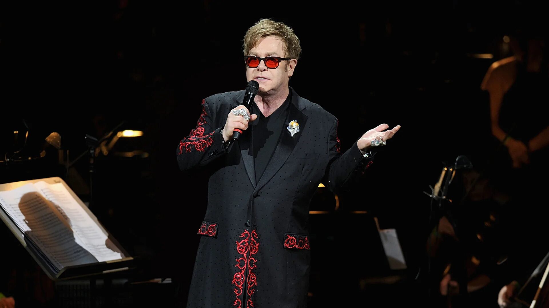 Elton john rock. Elton John. Elton John Glam Rock. Элтон Джон медляк. Elton John 19994.