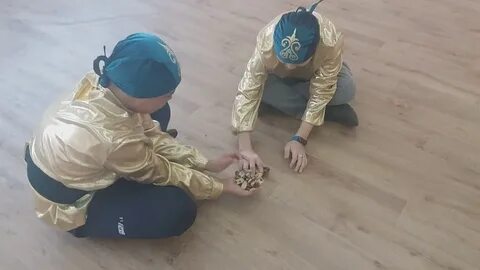 Бес нәрсеге асық бол
