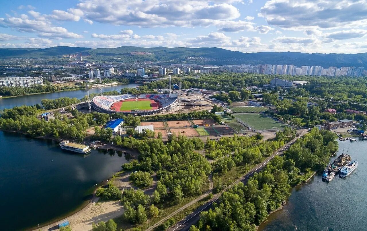 Сток красноярск. Остров Татышева Красноярск. Остров парк Татышев Красноярск. Парк на острове Татышева Красноярск. Остров таташиво Красноярск.