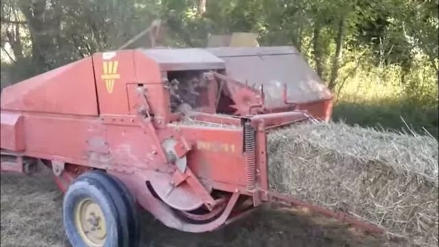 Видео прессов подборщиков. Пресс-подборщик тюковый Welger AP 41. Пресс подборщик Welger AP 42. Пресс подборщик тюковый габариты. Пресс подборщик Вельгер японец.