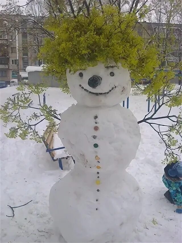 Майский снеговик. Маевик фото. Снеговик маевик. Маевик фото. Маевик фото.