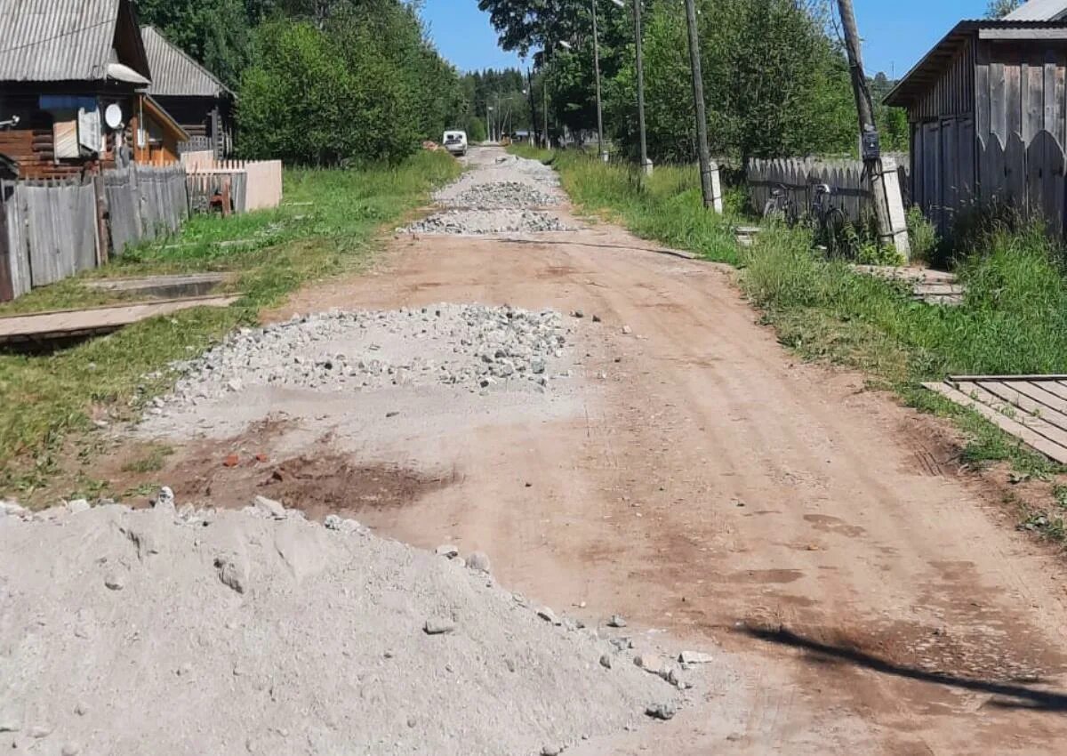 Поселок белорецк. Дорога гравий. Омутнинск дороги. Ремонт сельских дорог. Поселок Белорецк Омутнинский район.