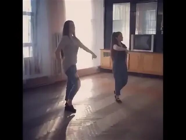 Я вижу как четко танцует