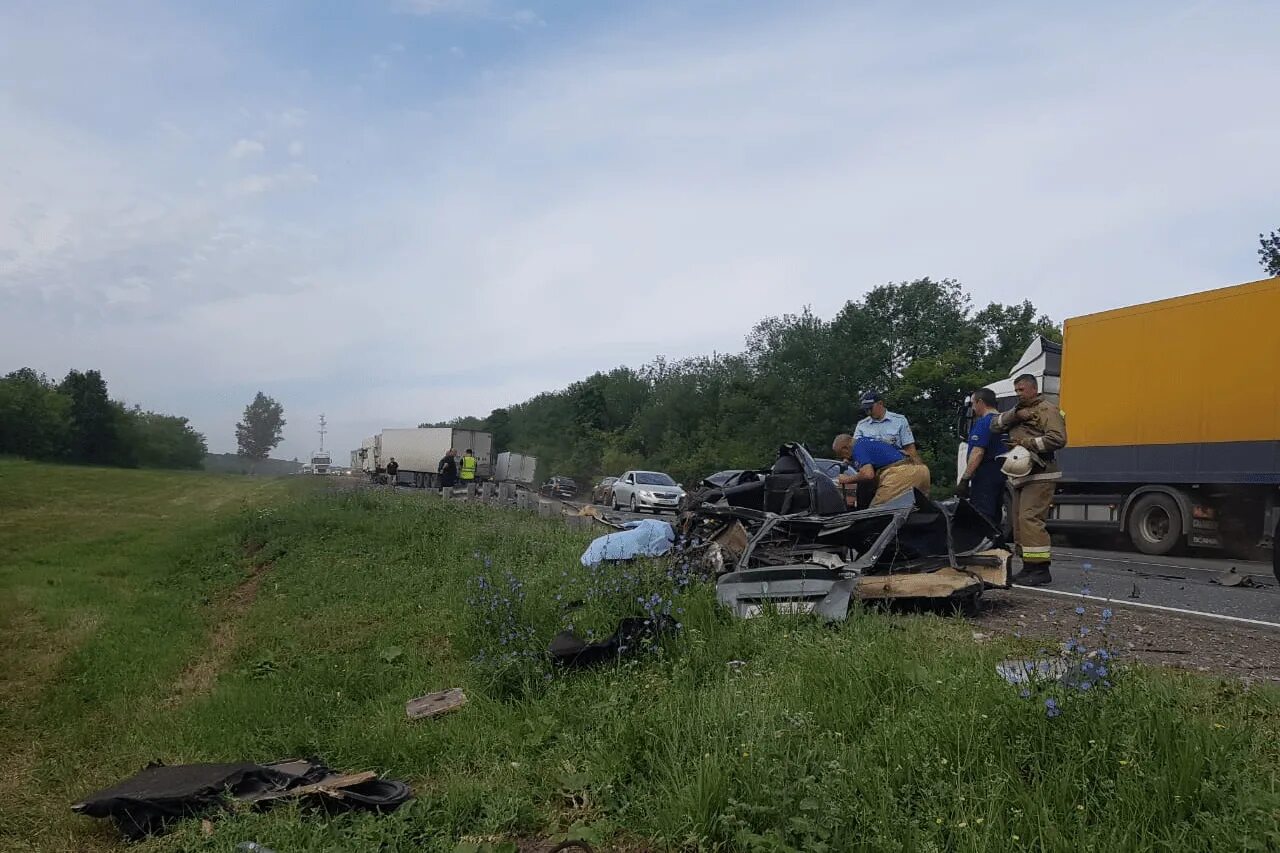 дтп в районе самарской области на м5. дтп на трассе м5 урал вчера. дорожное происшествие 5. дтп трасса м5 самарская область сегодня. дтп на трассе м5 в пензенской области.