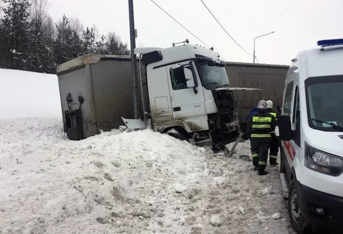 Транспортная компания калуга. Вакансии водителя в калуге сегодня. Дтп калуга большегруз 40. Калужская область дтп с фурами. Работа водителем категории в с.