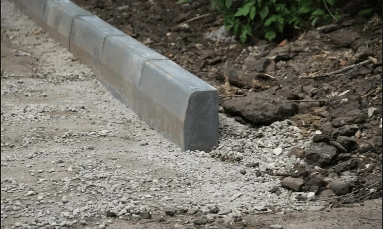 Установка бордюров под тротуарную