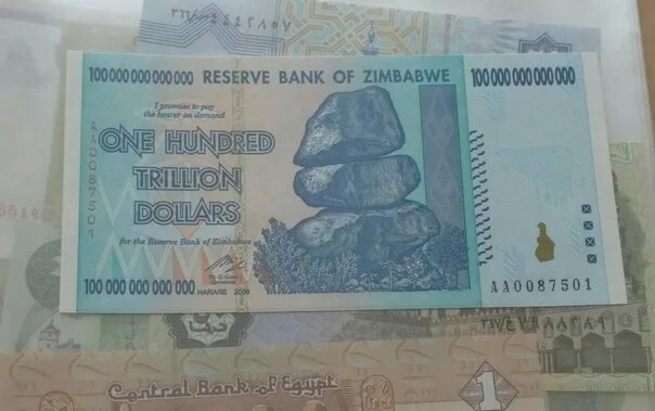 100 триллионов рублей макфа. Купюра 100 триллионов долларов Зимбабве. Зимбабве купюра 100 триллионов. 100 000 000 000 000 Долларов Зимбабве. Купюры Зимбабве 500 триллионов долларов.