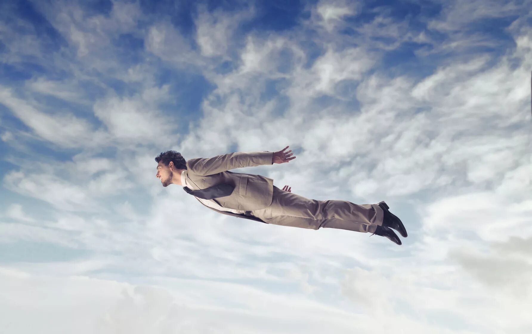 Я поднимаюсь над землей фото. Баста поднимаюсь над землей. Человек в небе с парашютом. Алёна омаргалиева-я поднимаюсь над землёй. Над землей speed up.