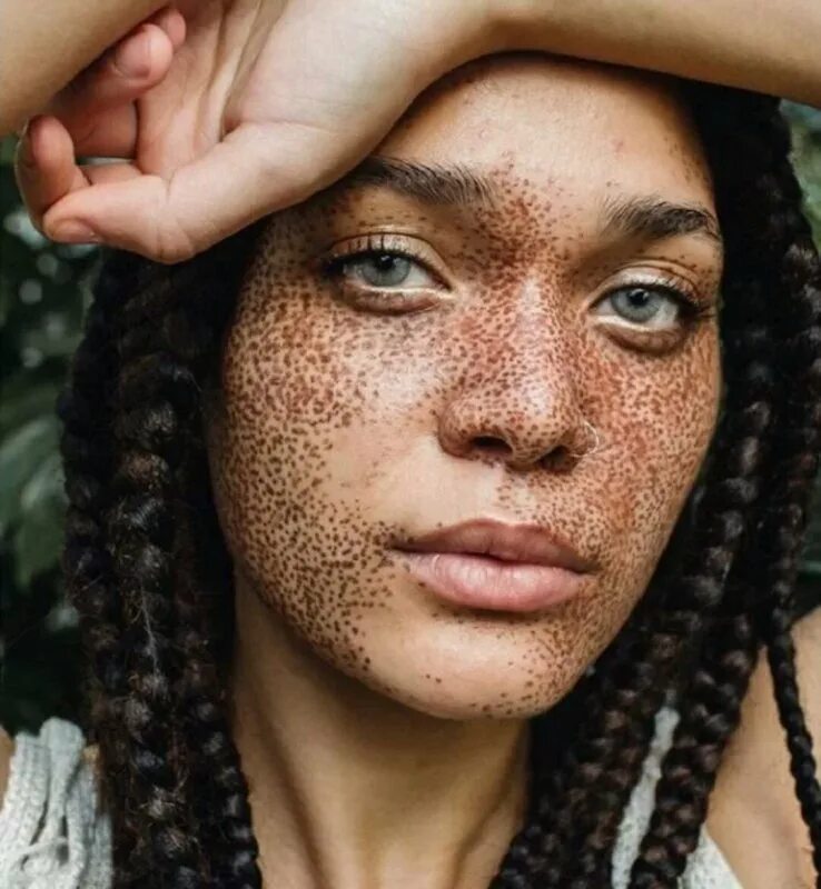 Шантель браун-янг. Нуани лебаджоя 2020. Руанда атиф модель. Необычная внешность. Самая необычная красота.