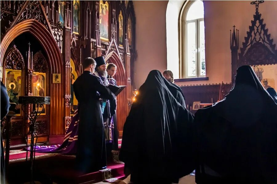 Монахини постриг в схиму. Женский монастырь постриг в монахини. Монашеские обеты при постриге. Постриг 5 букв. Свято елисаветинский монастырь инок дионисий.