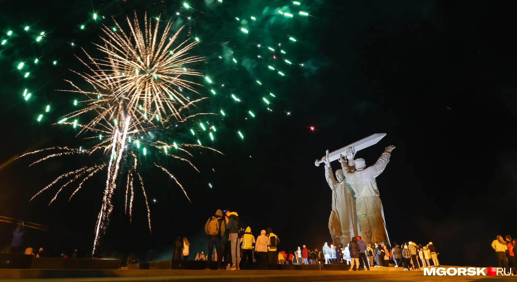 Конкурс фейерверков в магнитогорске. С днем города магнитогорск картинки. Магнитогорск салют. Магнитогорск. Любимый город магнитогорск.