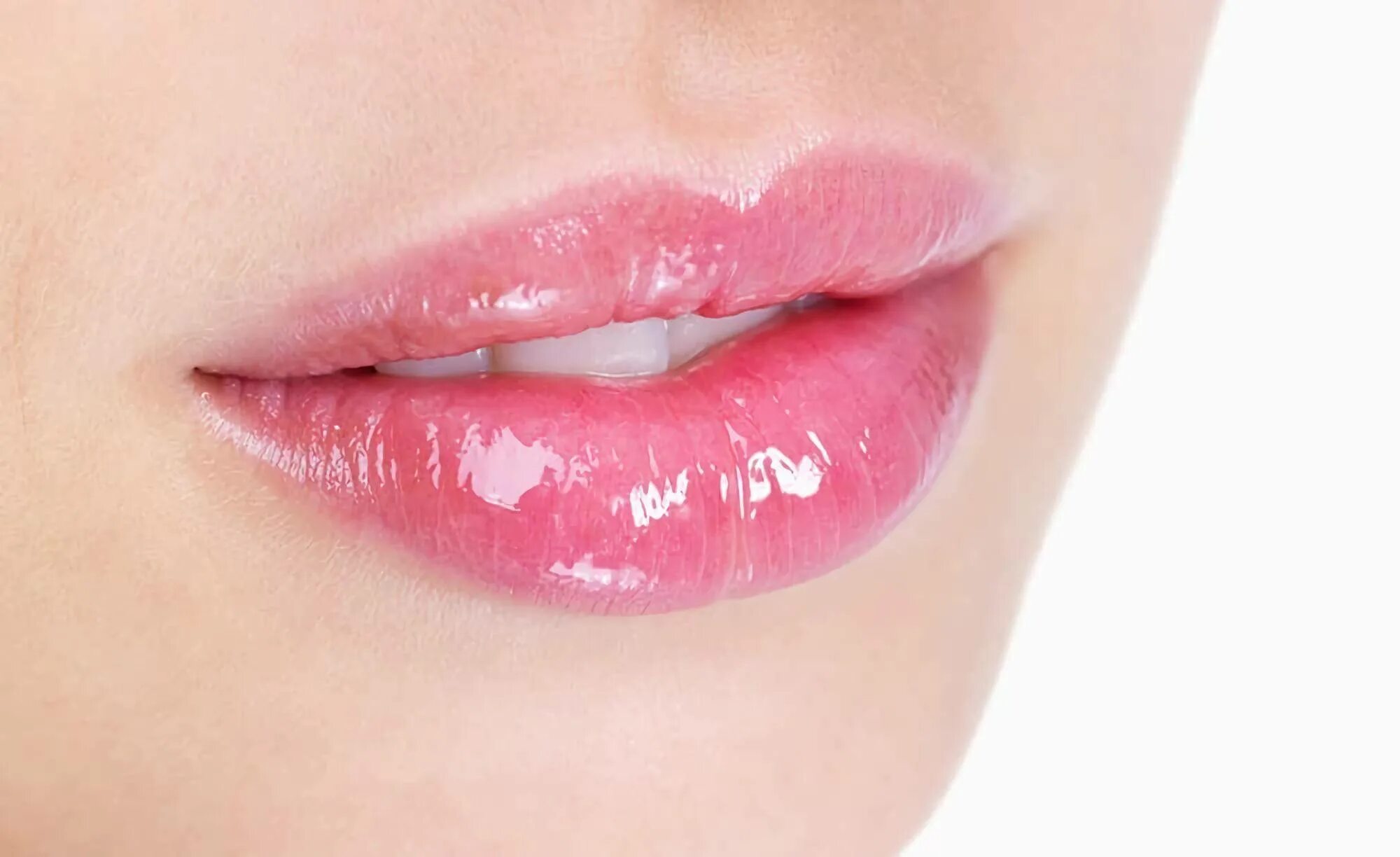 Увлажнение губ. Красивые губы. Розовые губы. Блеск для губ. Сочные губы.