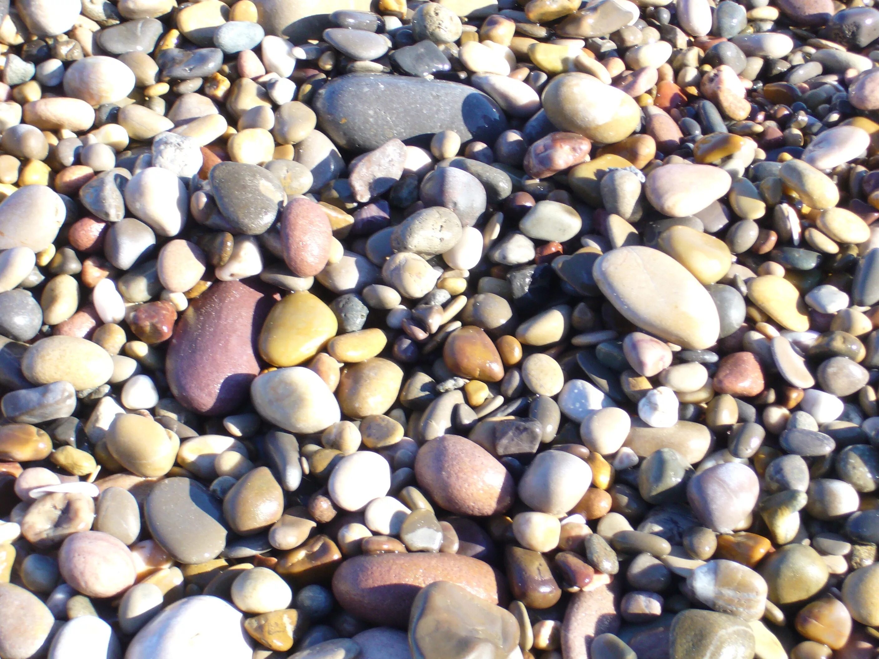 Амазонит камень. Камешек разбор. Камни для бани гладкие. Камень яшма перепелиное яйцо цвет. Камень на т.