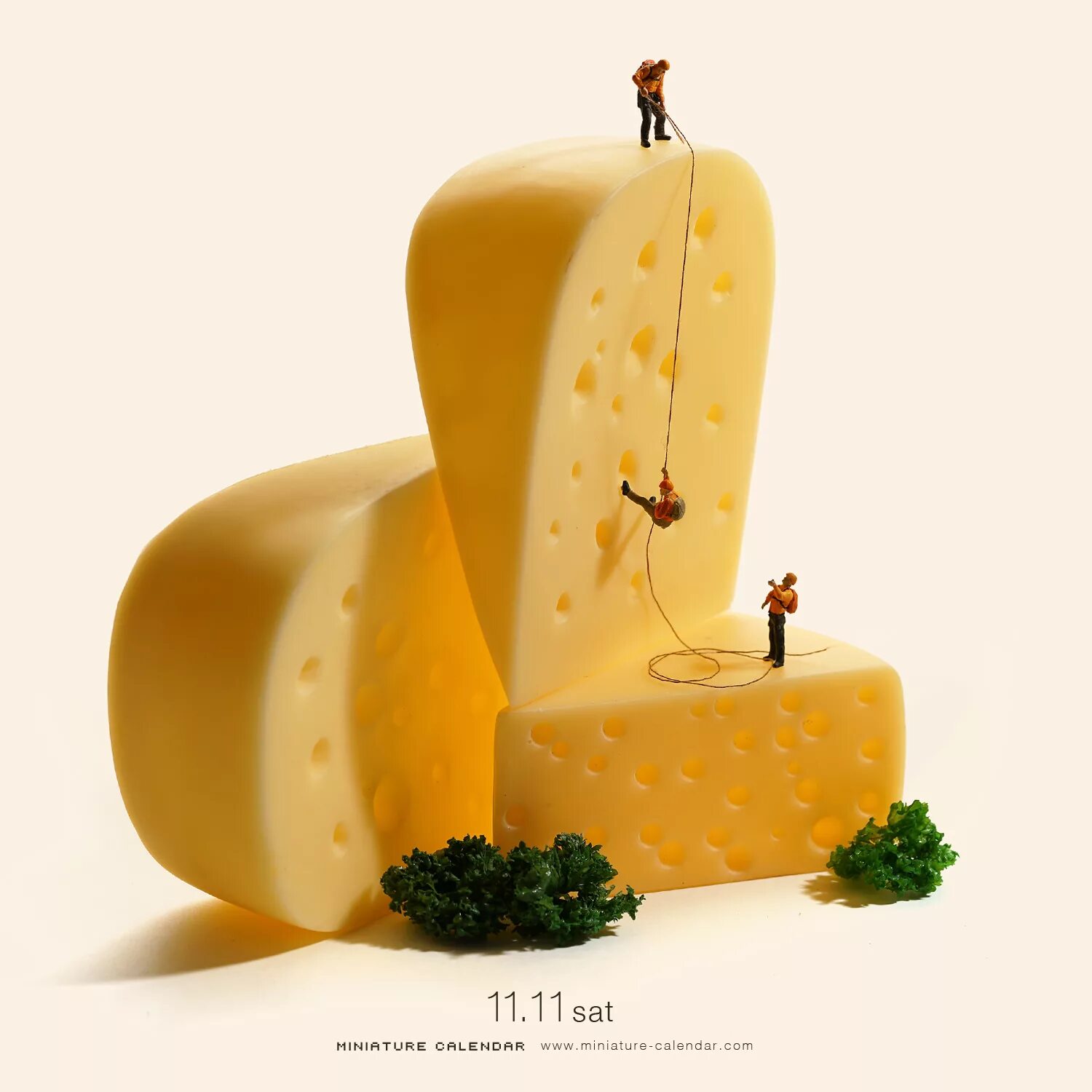 Choose cheese. Мир маленьких человечков и сыр. картинка миниатюра сыр. хай чиз. burnt cheese mini.