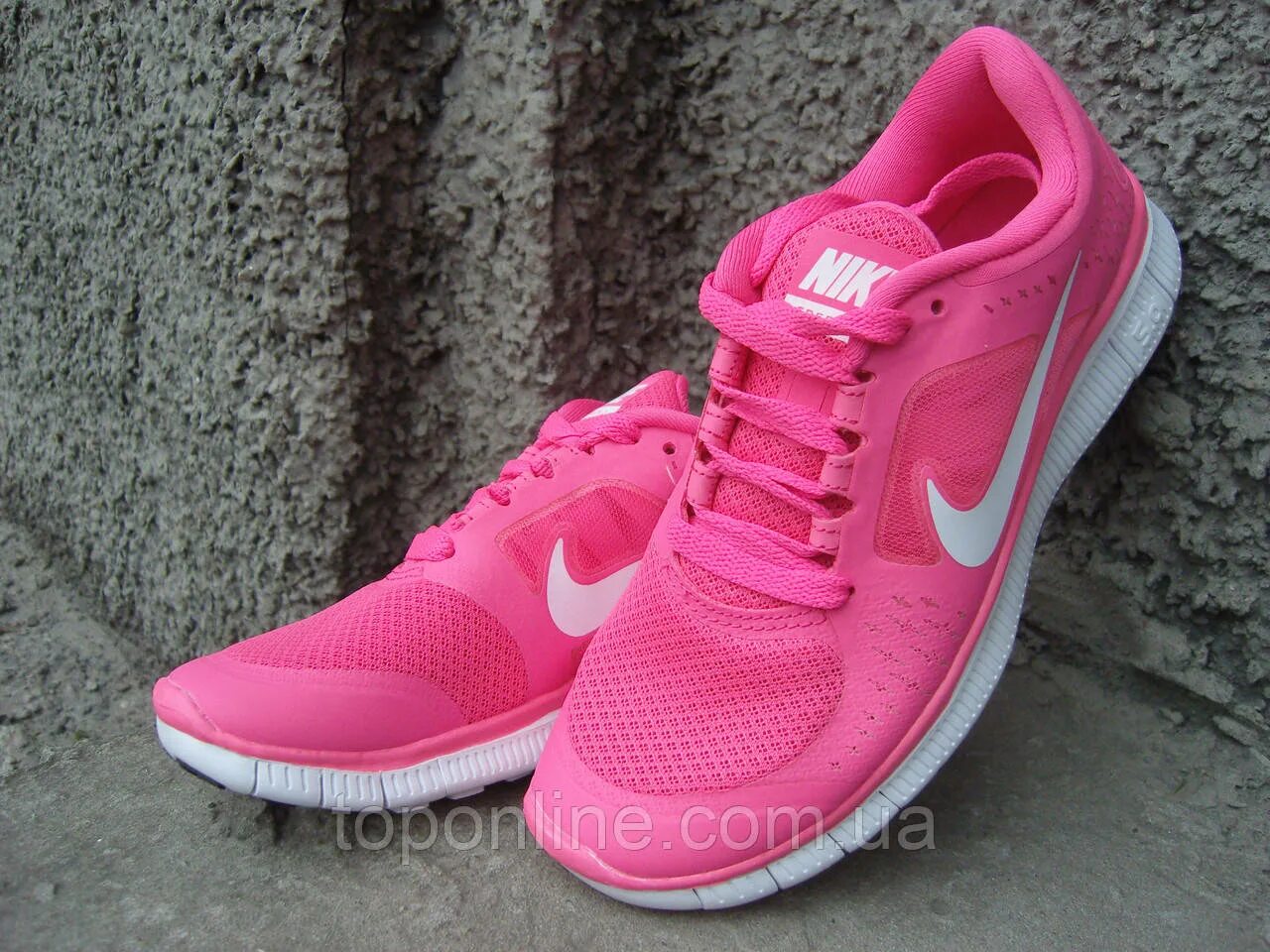 Кроссовки найк женские размер 31. Кроссовки найк розовые беговые. Nike c270 кроссовки розовые.
