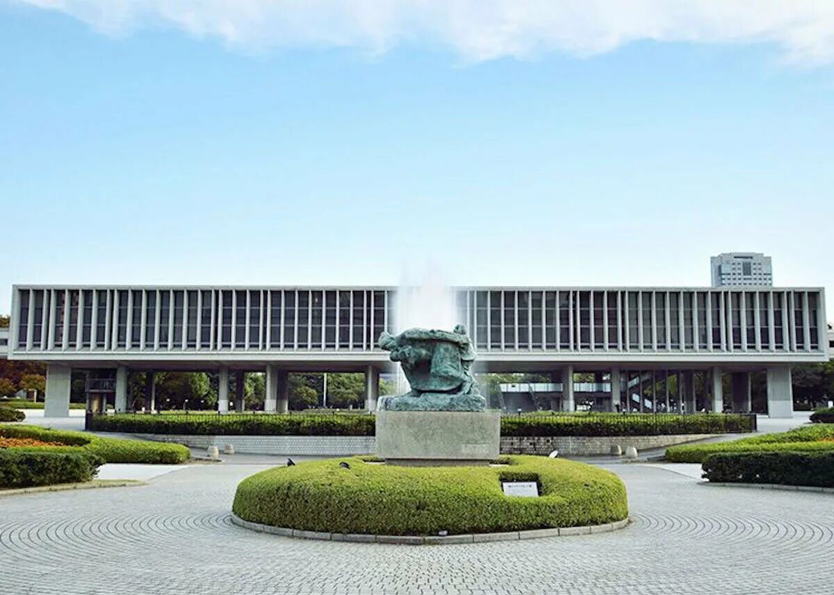 Мемориальный музей в Хиросиме. Кензо Танге мемориальный парк.