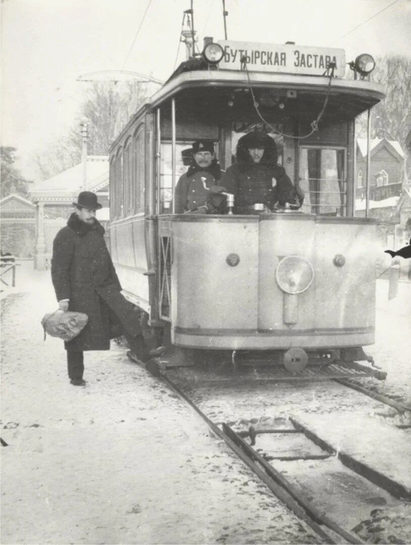 Трамвай первые 25. Первый трамвай в Москве 1899. Первый электрический трамвай в России. Самый первый трамвай в Москве. Трамвай в Москве 1900.