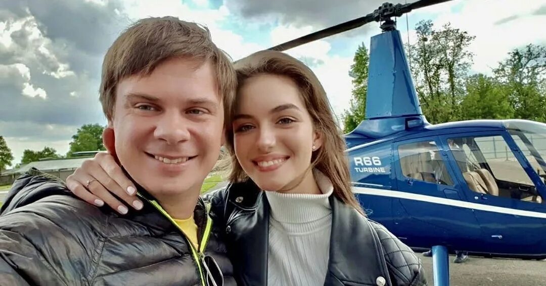 Чем сейчас занимается ведущий мир наизнанку. Мир наизнанку ведущий дмитрий комаров жена. комаров мир наизнанку жена кучеренко. жена дмитрия комарова александра кучеренко. дима комаров и александра кучеренко.