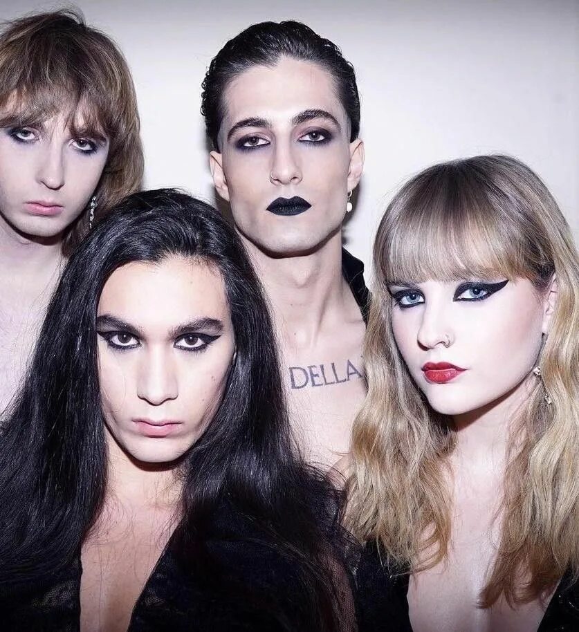 Maneskin группа 2021. Maneskin группа Италия. Måneskin солист. Манешкин песни