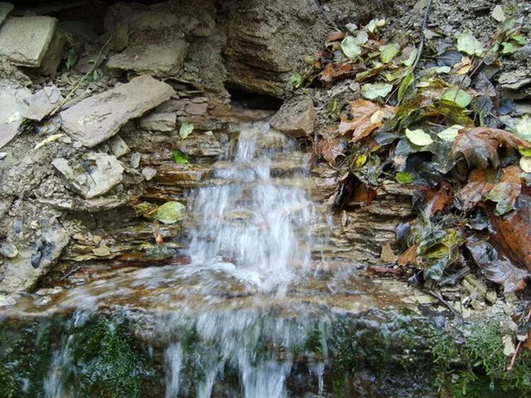 Источники подземных вод Родники Минеральные воды. Подземные воды Родники Приднестровья. Родник ключ источник. Ключ Родник из под земли. Источник родник вода