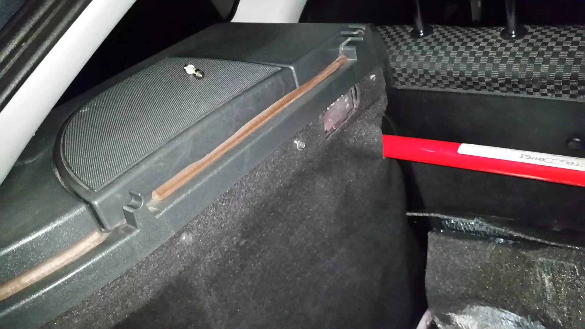 Акустическая полка - Lada Приора седан, 1,6 л, 2009 года автозвук DRIVE2
