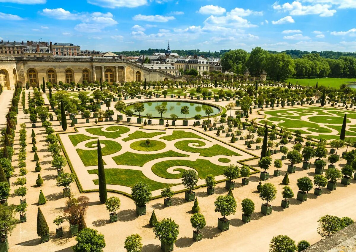 Де версаль. Версальский дворец и сады во Франции. Версальский дворец Версаль Франция. Андре Ленотр Версаль. Версаль Южный партер.