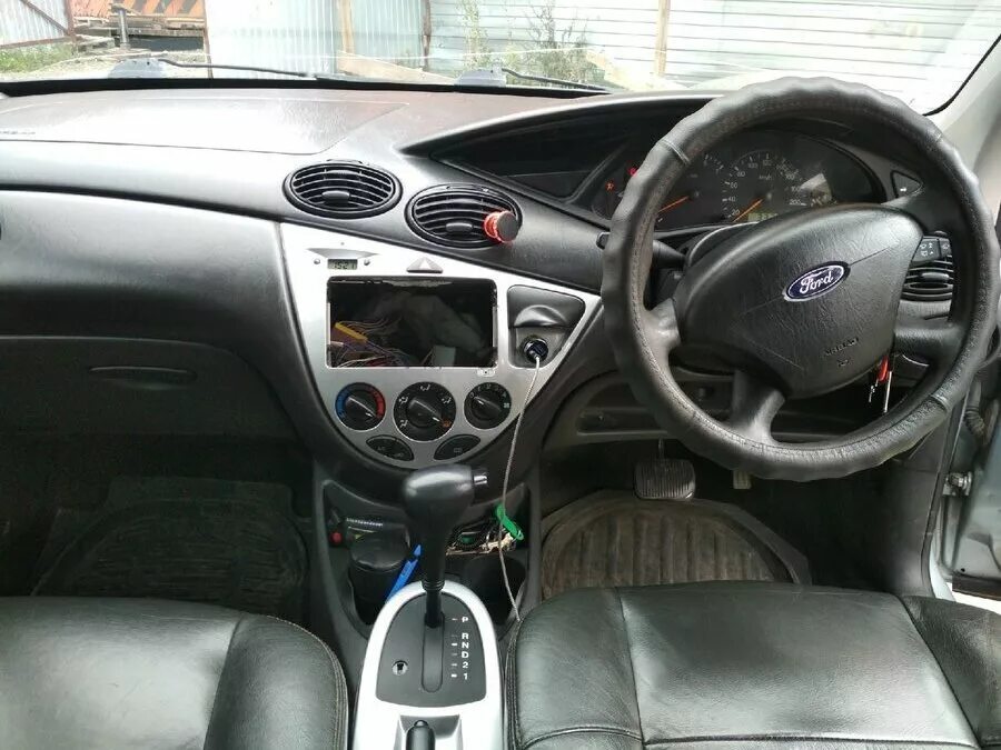 Форд фокус 1 автомат купить. Форд фокус 1.6 2003. Ford Focus 1 седан салон. Ford Focus 1 автомат. Ford Focus 1 Рестайлинг салон.