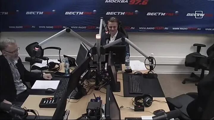 Вести фм прямая трансляция сейчас. Вести фм волна в москве. вести фм прямая трансляция. обозреватели радио вести фм. студия вести фм пустая.