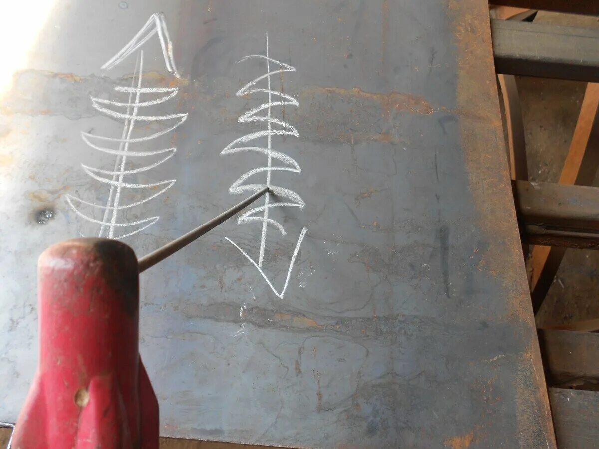 Сварка вертикальных швов полуавтоматом снизу вверх. Горизонтальный шов сварка электродом 3 мм. Сварка электродом 3 мм шов. Сварка инвертором для начинающих металла 2-3 мм. Шов сварки электродом правильный.