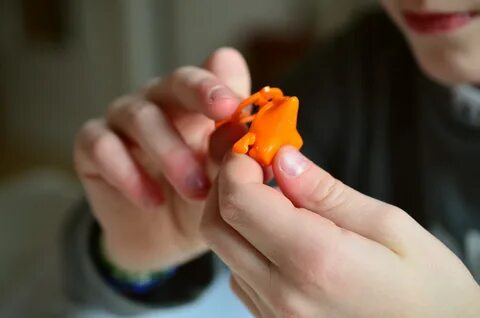 Hand toy