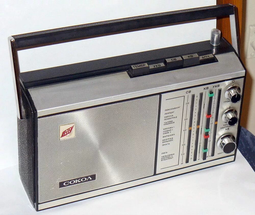 Радиоприемник ссср интеграл. Icom 2500. Приемник интеграл военный. Вэф 209. Приемник б у.