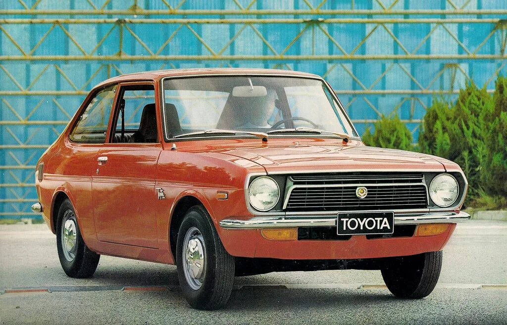 Какая страна 1974 году. Toyota 1974. Toyota 1000. Toyota publica. Mazda 1000.