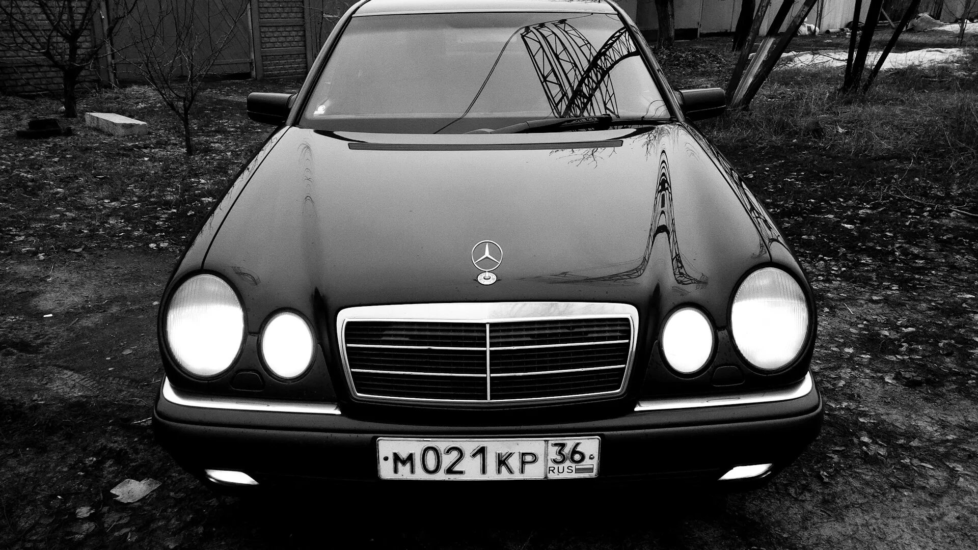 Мерин лупатый. Мерседес 210. mercedes benz w210 бандитский. mercedes benz лупатый. лупатый мерседес w210.