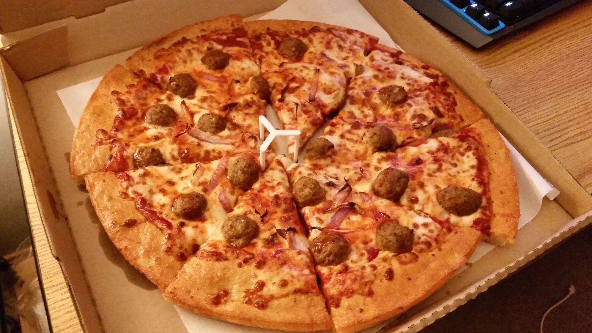 Пицца хат цена. Пицца из пицца хат. Пицца хат фото пиццы. Пицца Наполи Пенза. Средняя пицца в пицца хат см.