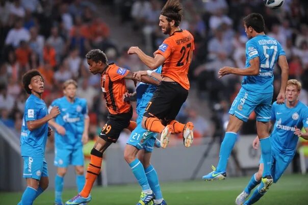 Шахтер зенит 2 2. Шахтер барселона 2011. Шахтёр донецк динамо киев. Зенит шахтер матч. Футбольная команда шахтер донецк.