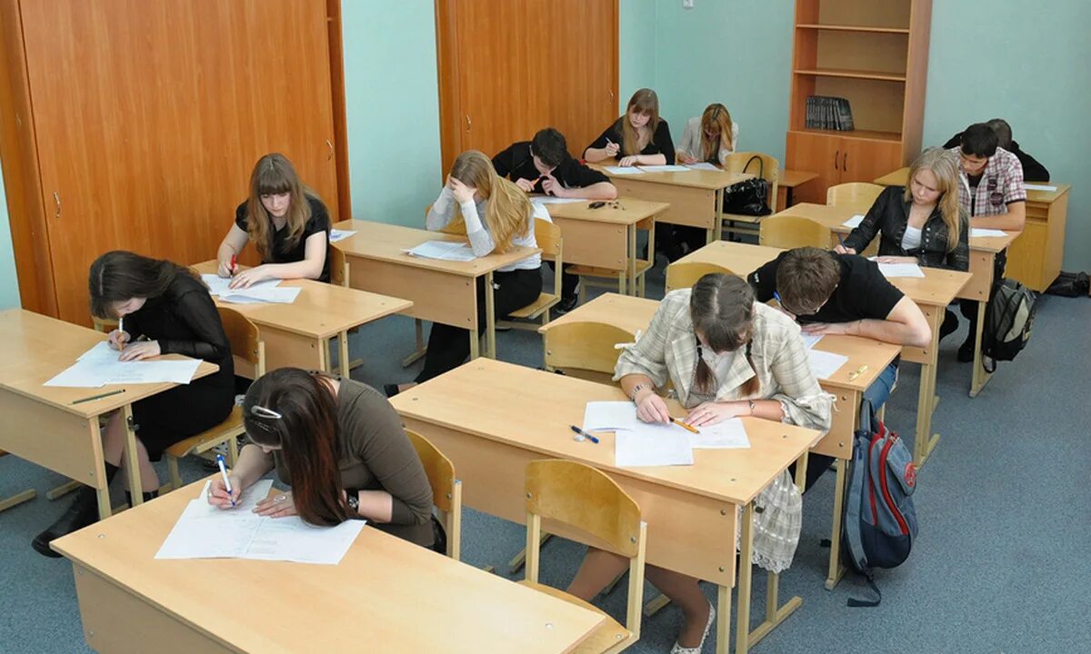 Экзаменов в средних школах