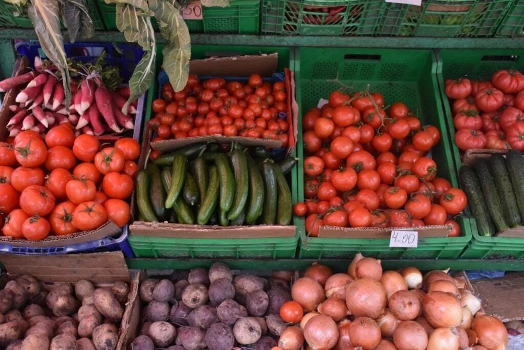 Батуми рынок продуктовый. Рынок в батуми продуктовый центральный. Фрукты батуми. Хопский рынок батуми. Грузинские фрукты и овощи.