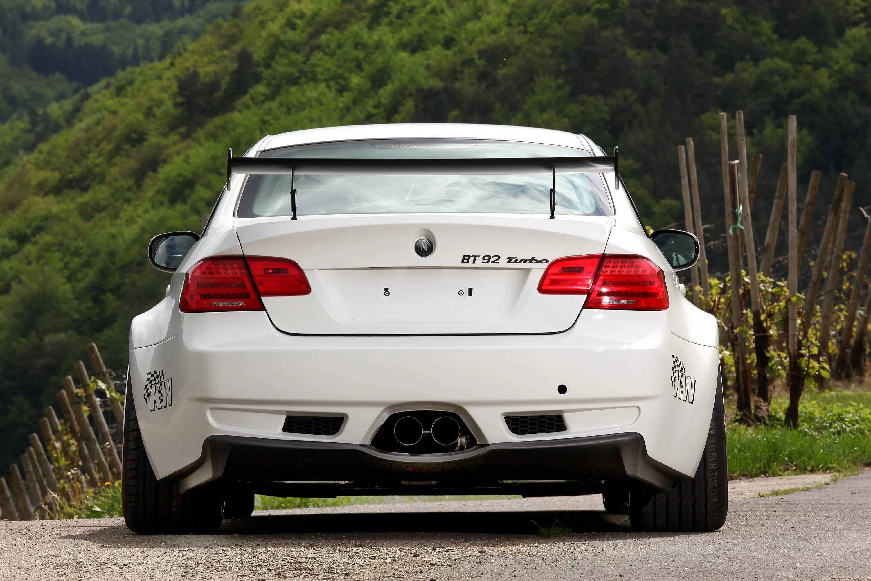 Как выглядит зад. Bmw e92. bmw m3 e90. bmw 335 e92. bmw m1 зад.