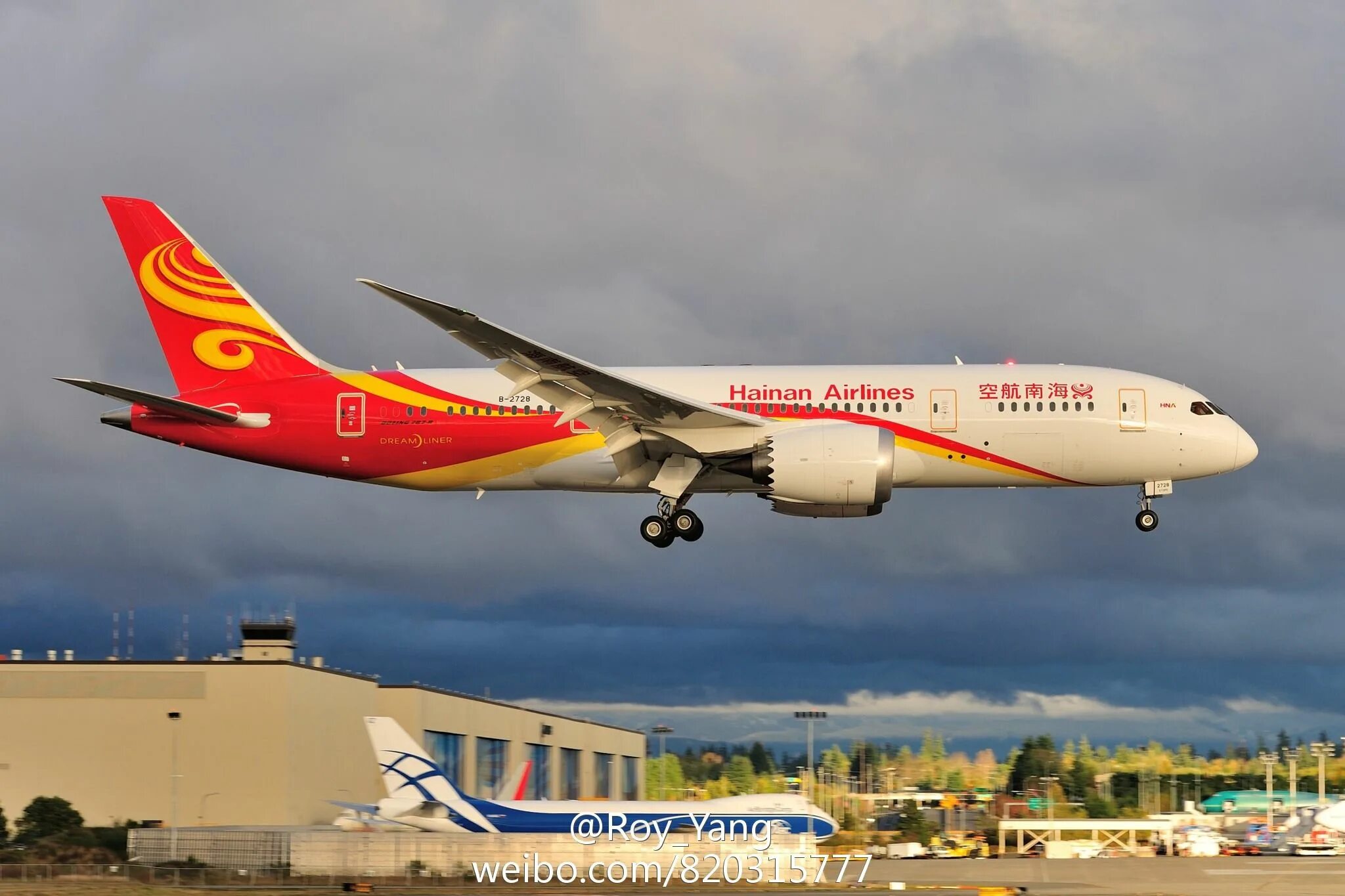 Hainan airlines салон. Hainan airlines салон. Хайнань эйрлайнс. Hainan airlines boeing 737-800 хабаровск. Хайнань эйрлайнс.