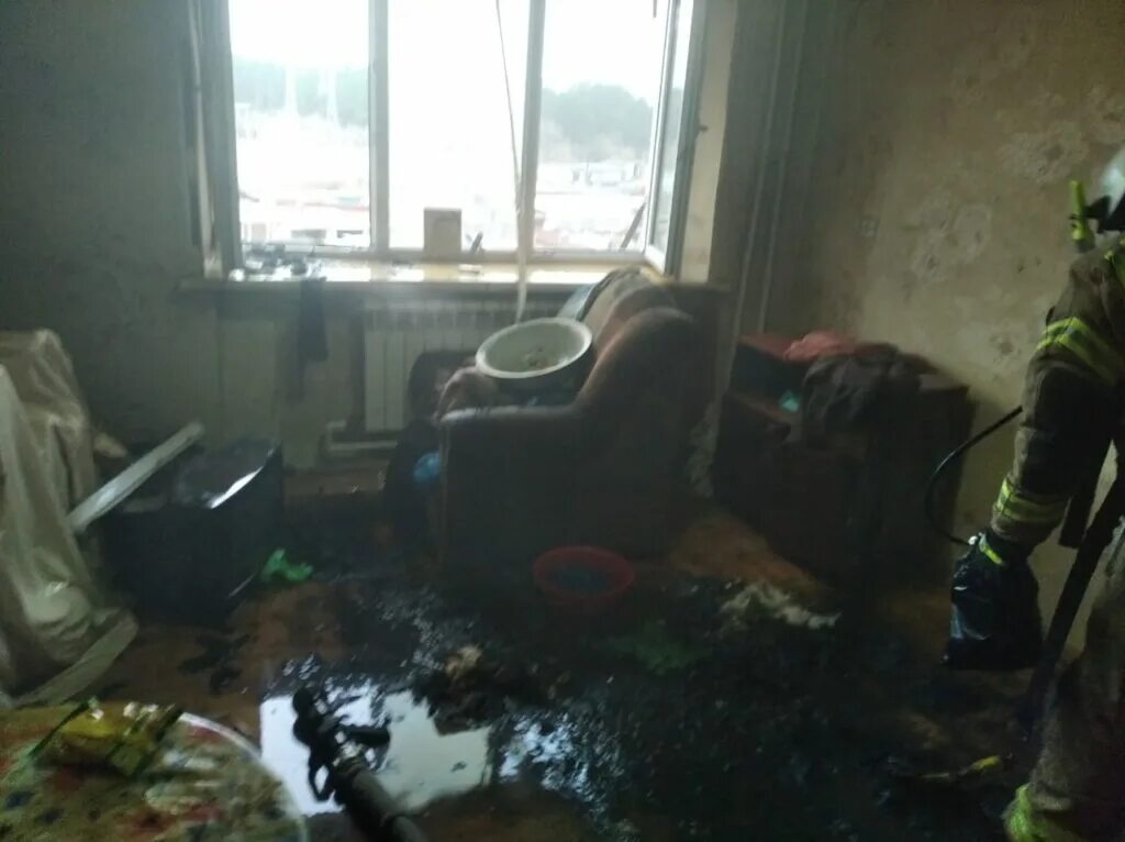 Мужчина умер в квартире. Пожар 17 июня в Зеленодольске. Горит квартира клоповник с наружи в Курманаевке.