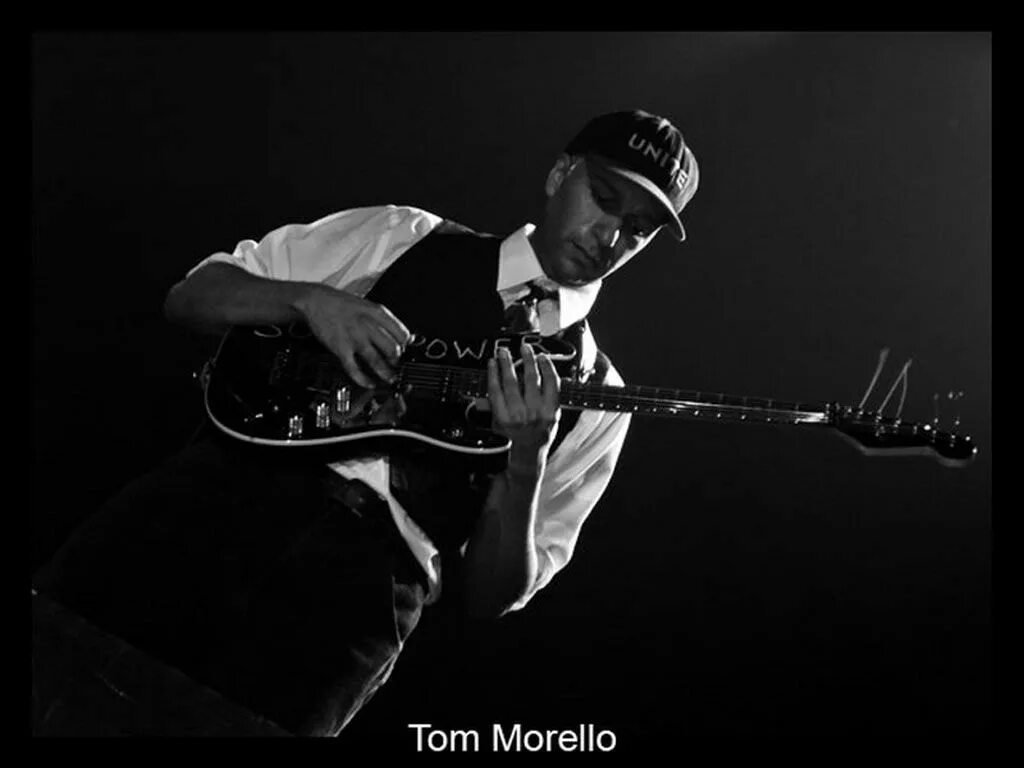 Том морелло в молодости. Марко морелло. Том морелло 2022. Tom morello. Том морелло гитарист.